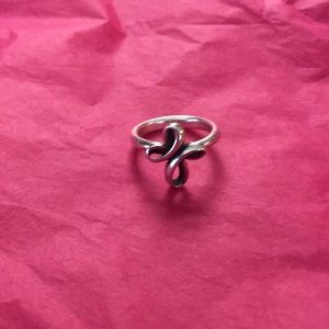 James Avery beautiful ribbon cross ring 🌸